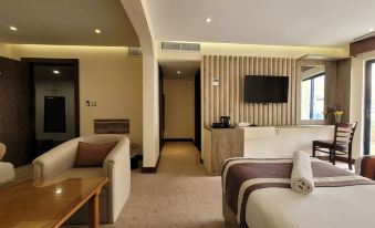 Edom Hotel