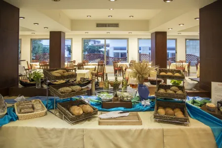 Manousos City Hotel Отели рядом с достопримечательностью «Родосская крепость»