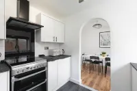 Skyvillion - 3Bed Home W/Grdn for A Family Getaway