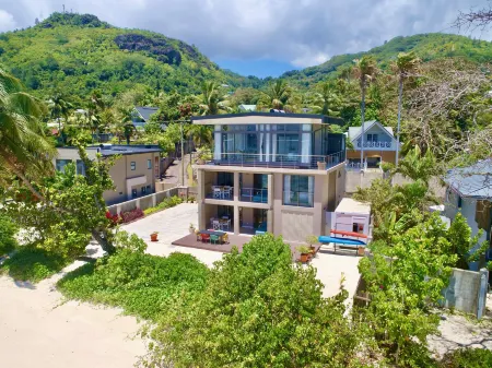 Le Domaine de Bacova Отели в г. Пуант ла Рю