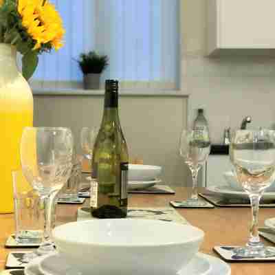 Welcoming Spacious 2-Bedroom House in St Helens Dining/Meeting Rooms