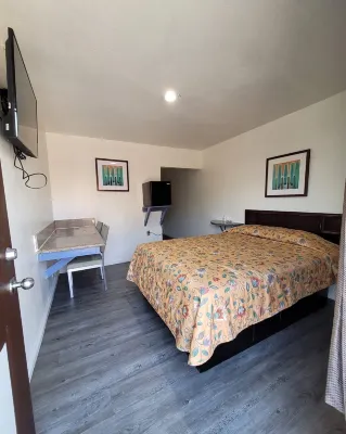 Carlo Motel Hotels in Commerce