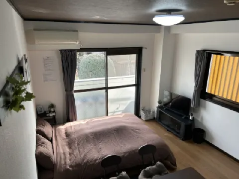 Guest House Zwell Hakata Befu Hotels near Gallery Gaya