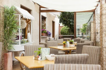 Hotel Arce Отели рядом с достопримечательностью «Castelo de Monterreal»