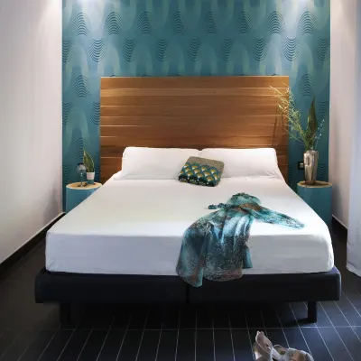 Q Hotel Отели рядом с достопримечательностью «Храм Темпио Малатестиано»
