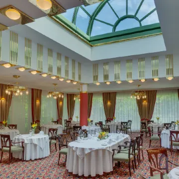 Hotel Savoy Prague Отели рядом с достопримечательностью «Лорета»