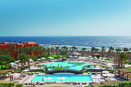 Sharm Grand Plaza Resort - Families and Couples Only Отели рядом с достопримечательностью «Charmillion Club Beach»