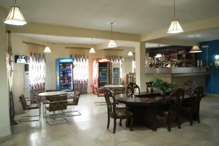 Tiffany Hotel and Towers Отели в г. Осуаха