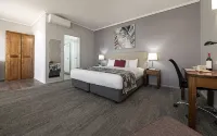 Coachmans Inn Warwick Hotels in Warwick