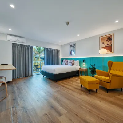 Red Star Palm Beach Hotels near Burleigh Heads