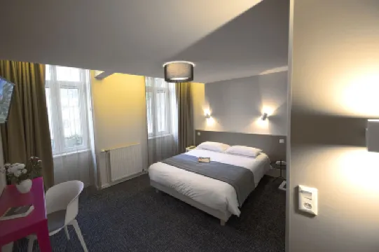 Hôtel du Port Hotel a 