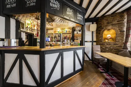 Swan Hotel Отели в г. Falfield