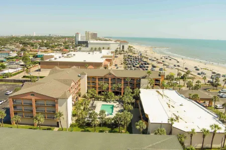 Clarion Pointe Galveston - Beachfront