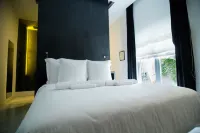 Arthur & Paul (Men Only Hotel)