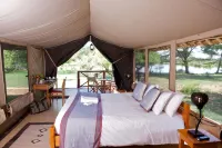 Voyager Ziwani Tented Camp - bar