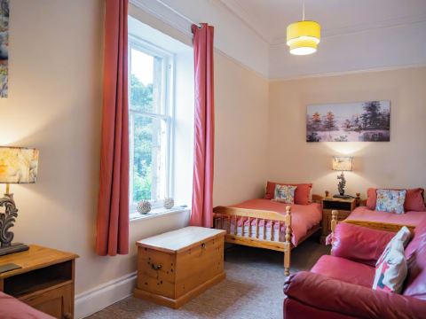 East Wing Apartment in Elgin