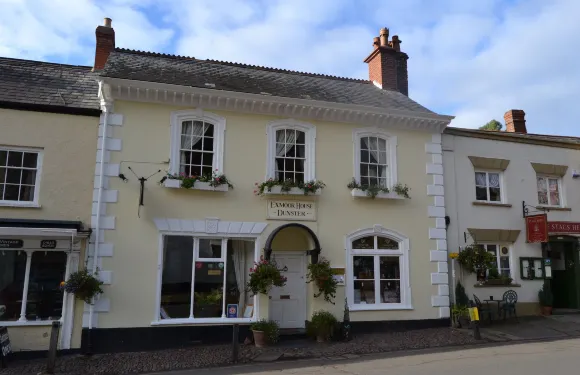 埃克斯穆爾樓旅館