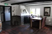 Zum alten Krug Các khách sạn ở Hooksiel