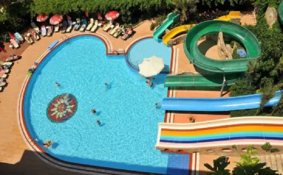 Calimera Sunpark Alanya 鄰近定河（Dim River）的酒店