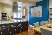Luxury Apt No 1 - Two Bed Apartment Hotels in Bury