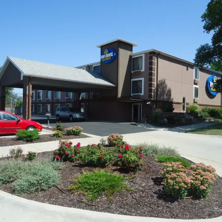 Town House Extended Stay Hotel Downtown