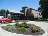 TownHouse Extended Stay Hotel Downtown Hotels near Governor's Mansion