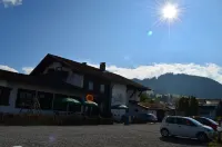 阿爾差勒特斯格彎斯敦飯店 - 停車場