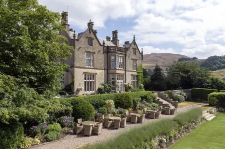 Falcon Manor Hotel Отели рядом с достопримечательностью «Стайнфорт Форс»