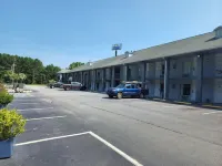 Days Inn by Wyndham Hardeeville Near Hilton Head - parking