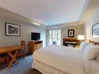 Whistler Peak Lodge Hotels near Magic Chair