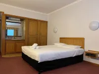 Ascot Motor Inn Hotels in Wahroonga