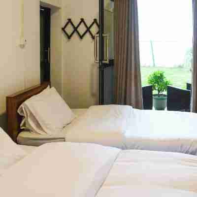 Mount Lake Inn Rooms