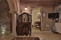 ShoeString Cave Hotel