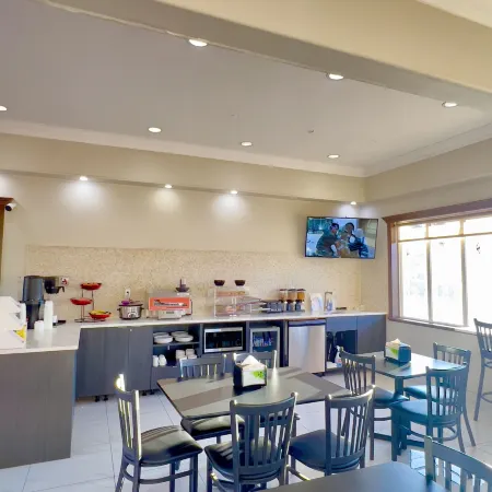 Ramada by Wyndham Quesnel