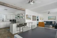 Spacious 1 Bedroom Apt at the Beach