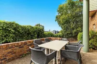 Toowong Villas Hotels in Taringa