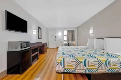 Motel 6 Plano, TX - Plano Northeast Các khách sạn gần Locke Supply Co