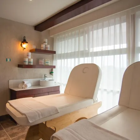 Cloud Hotel & Suites