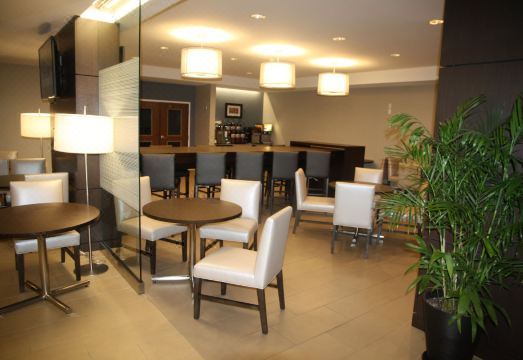 윈게이트 바이 윈덤 실내 수영장