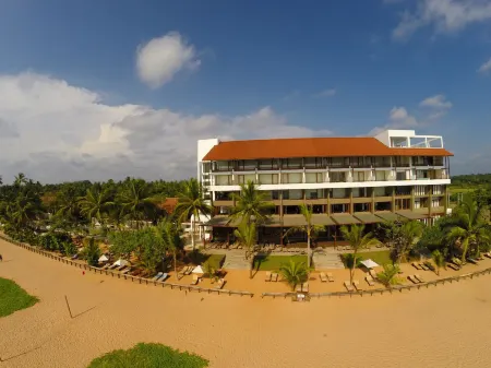 Pandanus Beach Resort & Spa Отели в г. Induruwa