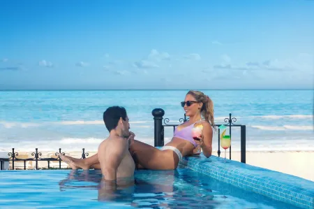 Playa Los Arcos Resort & Spa Отели рядом с достопримечательностью «Los Muertos Beach Pier»