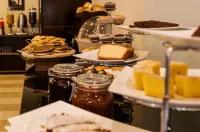 The Parisian Hotel - sarapan