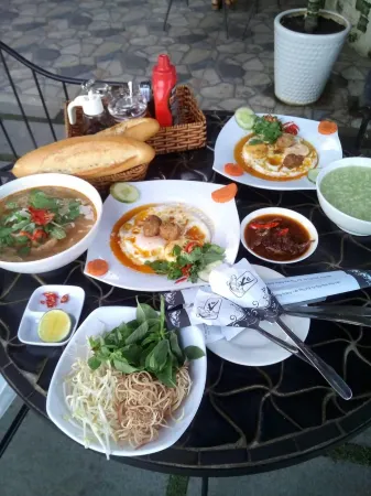 Hotel Royal Отели в г. Туихоа