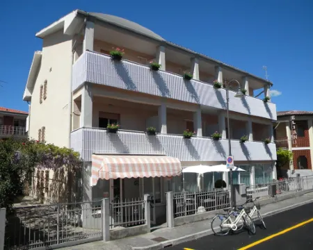 伊利亞尼酒店 格拉多酒店