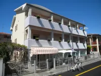 伊利亞尼酒店