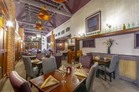 The Forest Lodge Отели в г. Оллертон