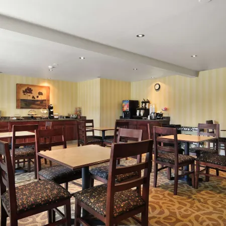 Travelodge by Wyndham Simcoe