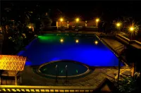 Punnamada Resort - Pools