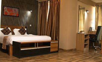 We Hotel and Suites