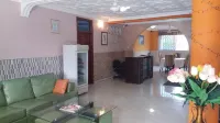 White Stone Lodge Hotels in Adjiringanor